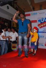 Ajay Devgan promotes Toonpur Ka Superhero in Oberoi Mall on 22nd Dec 2010 (2).JPG